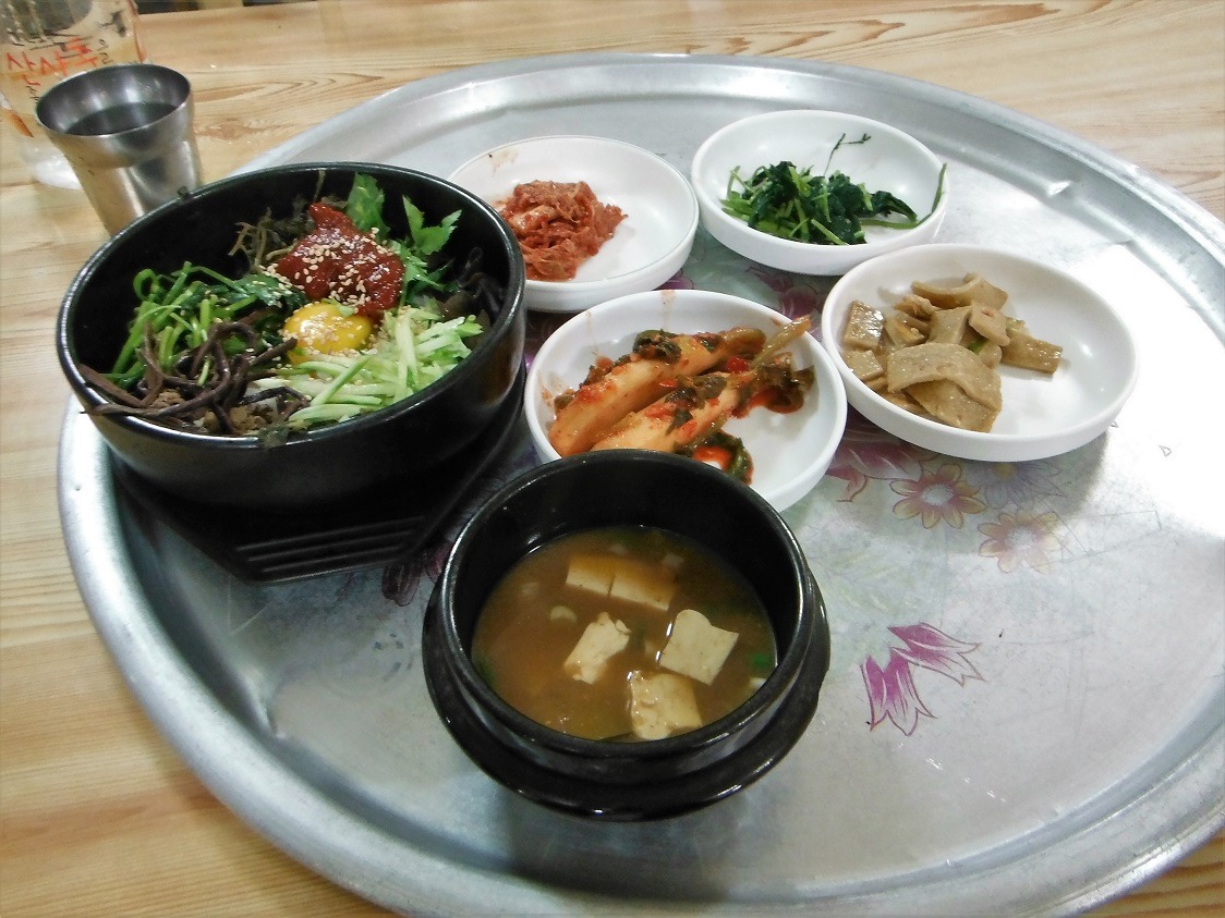 korean rice dish with side dishes