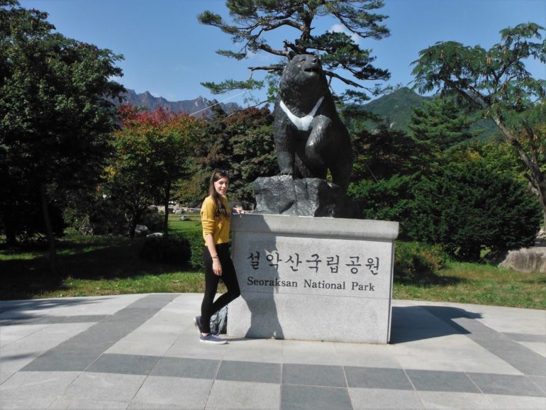 Park entrance Seoraksan mountains korea