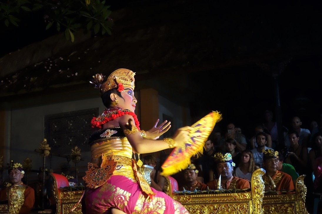 royal palace bali colourful dance