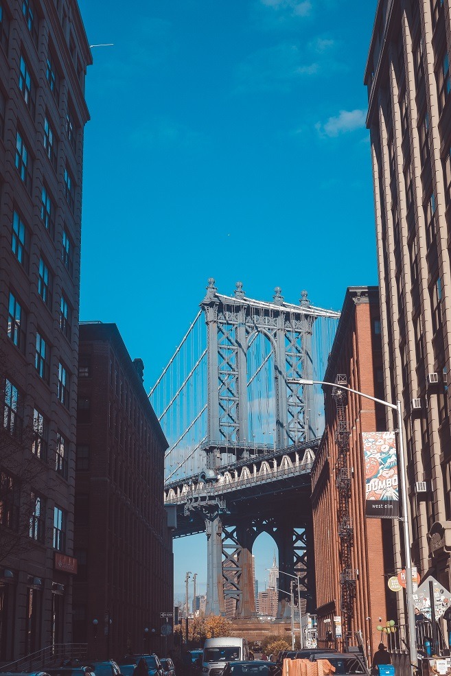 Brooklyn Bridge seen through allyway