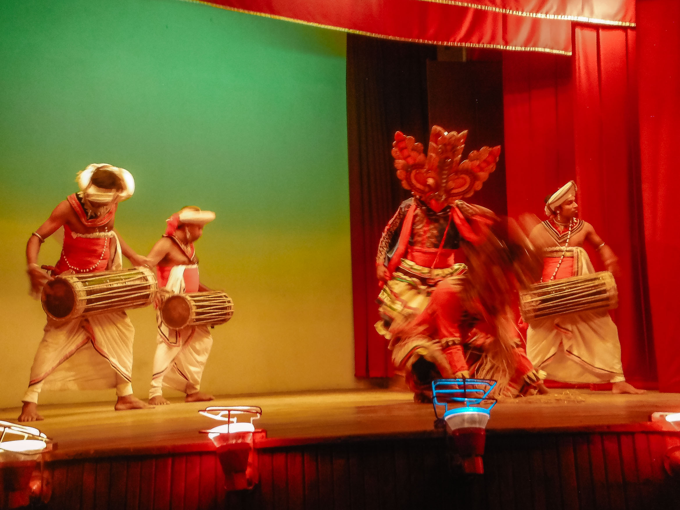 traditional dance performance in kandy