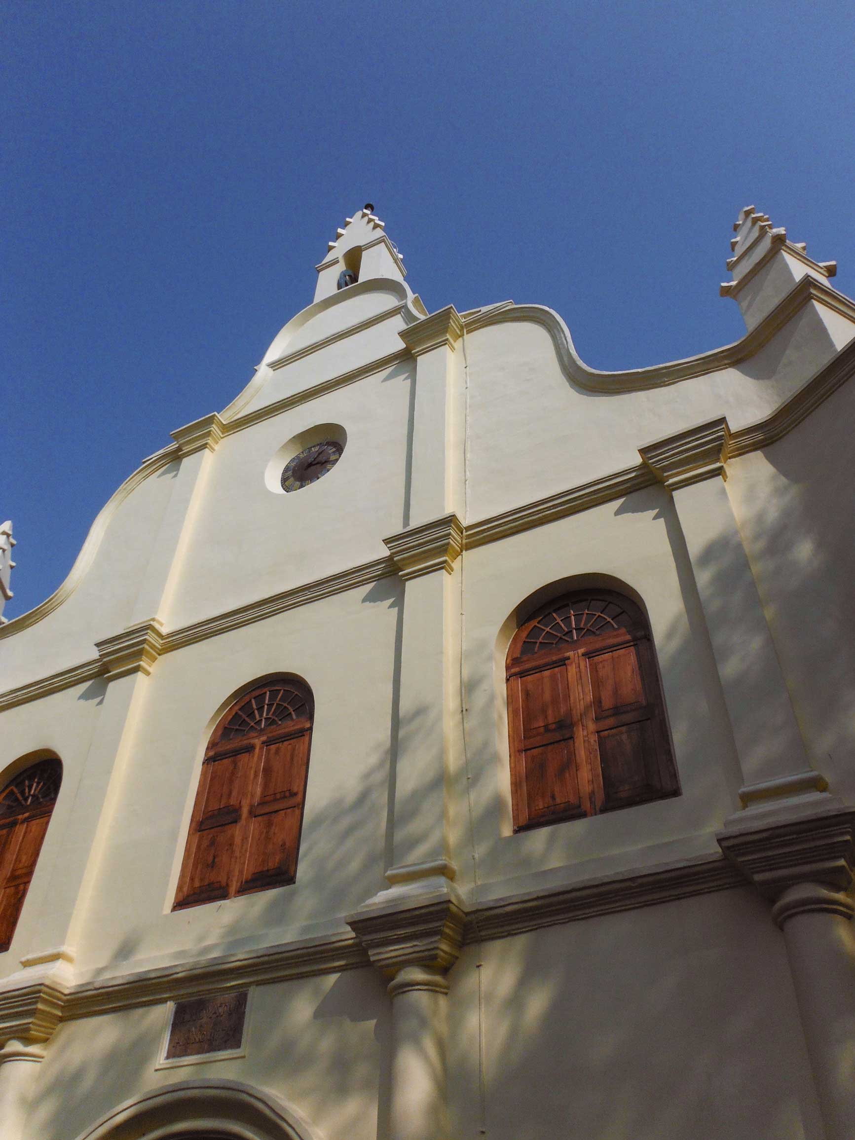 white-painted-church-in-kochi-india